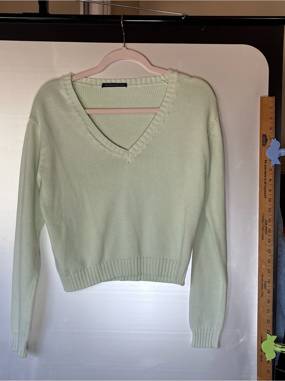 Cropped V-Neck Sweater in Light Mint Green